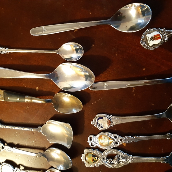 40 Vintage Collection Spoons/ Most Is Silver Plated - Picture 10 of 12